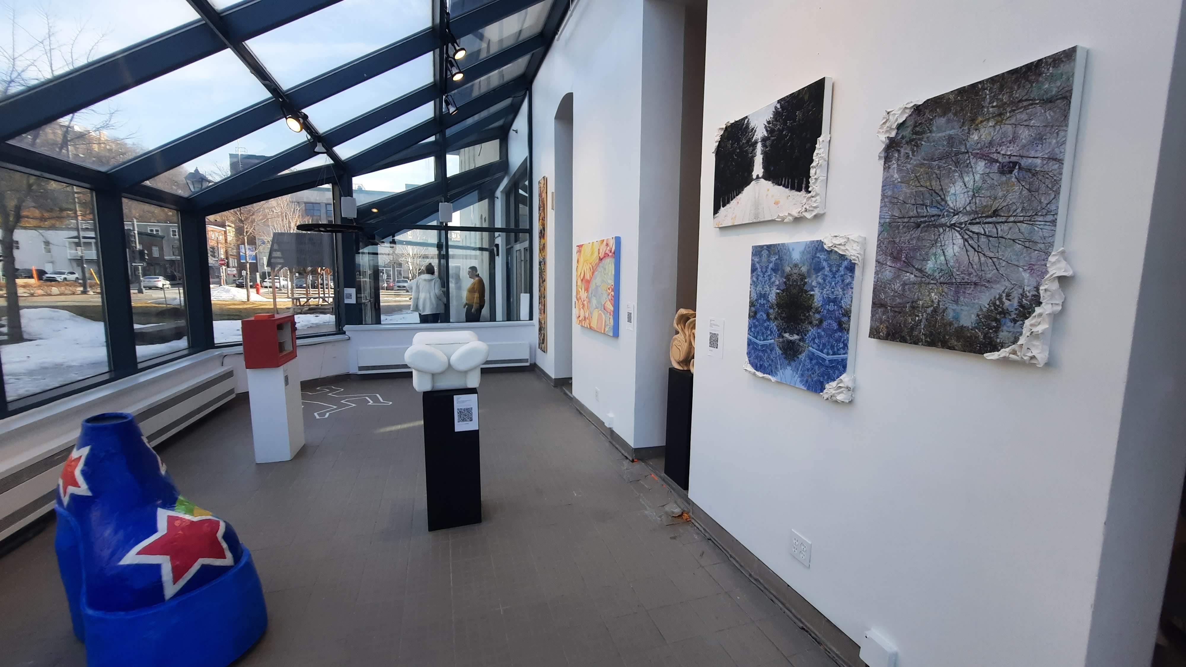 Les finissants en arts visuels exposent à Louise-Carrier