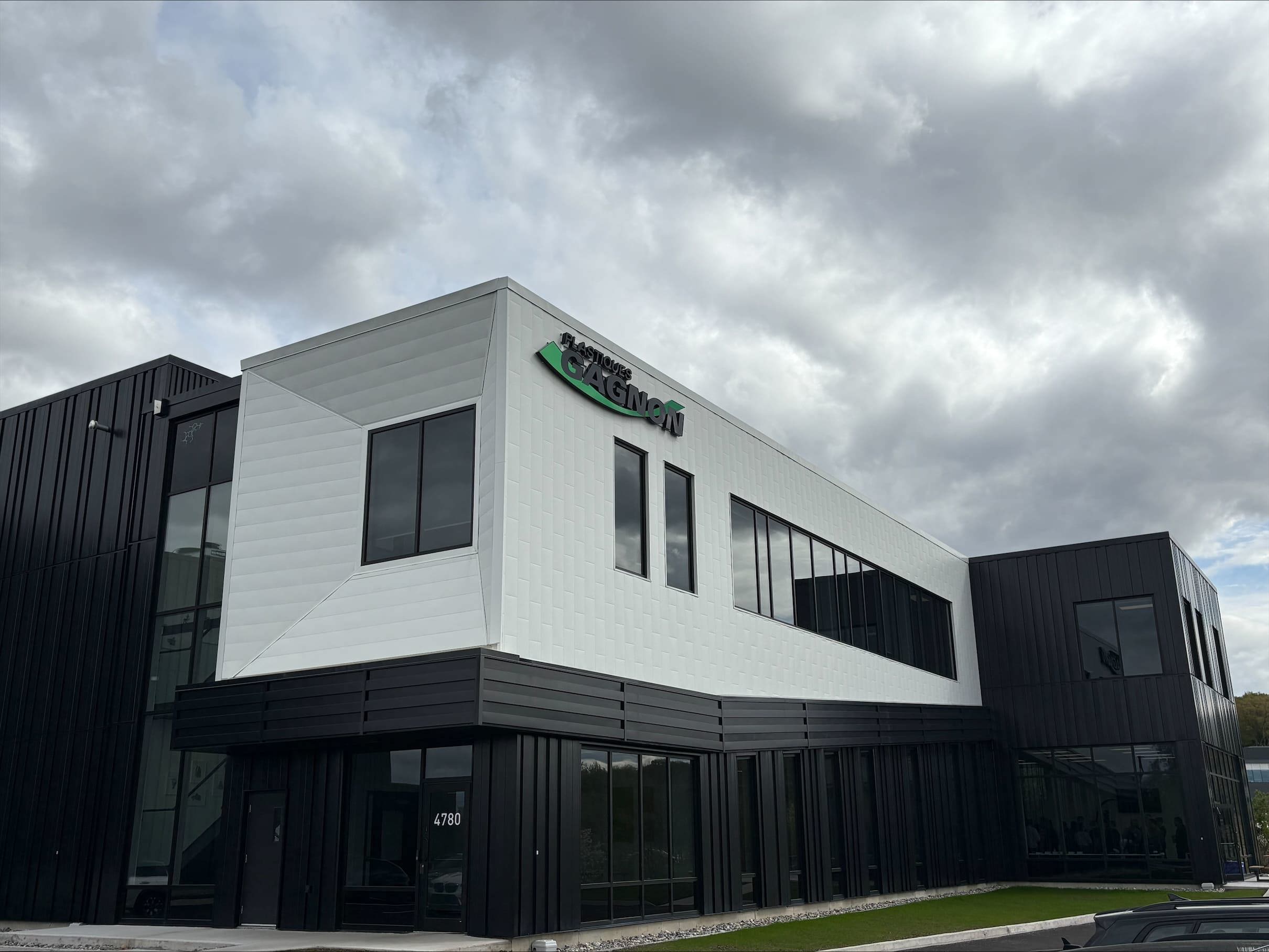 Plastiques Gagnon inaugure sa nouvelle usine à Lévis