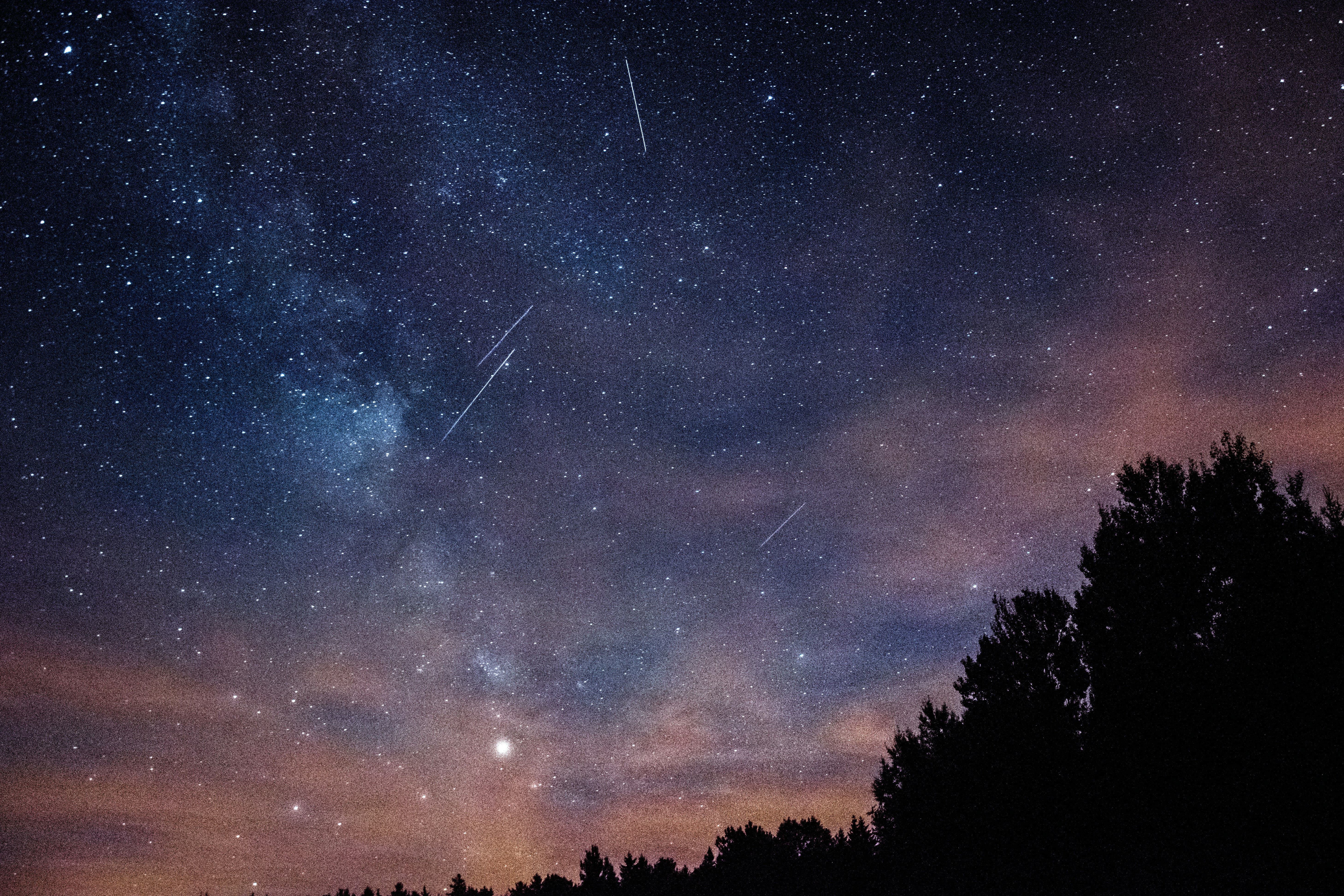 Les Perséides de 2025 seront-elles gâchées à cause de la pleine lune ?  Oh que non !