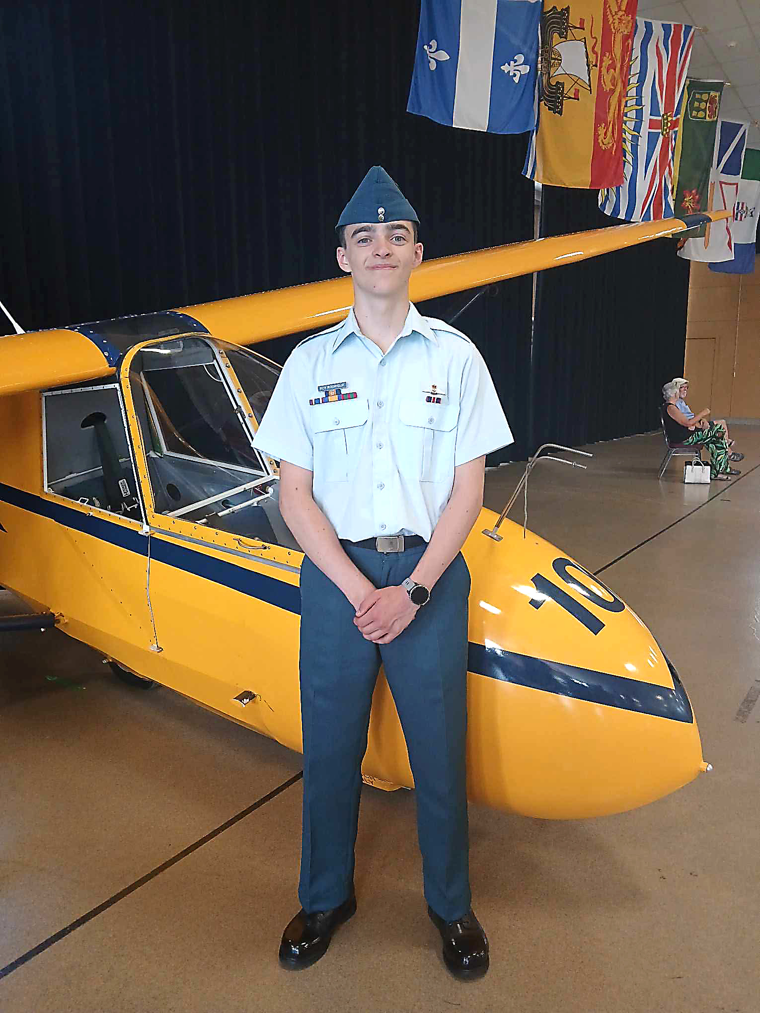 Un Lévisien devient pilote à 17 ans