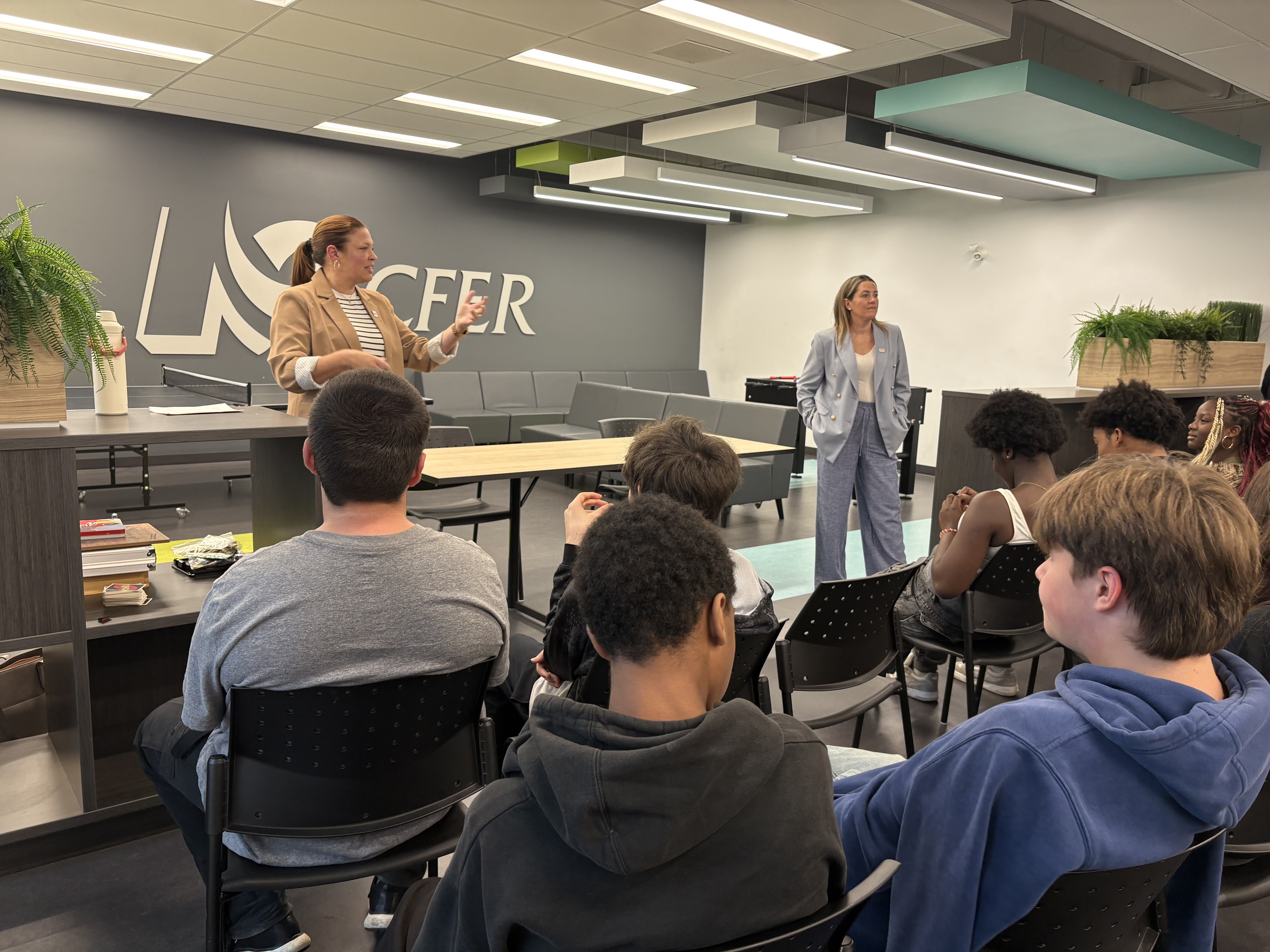 Des candidates municipales rencontrent des élèves des Navigateurs