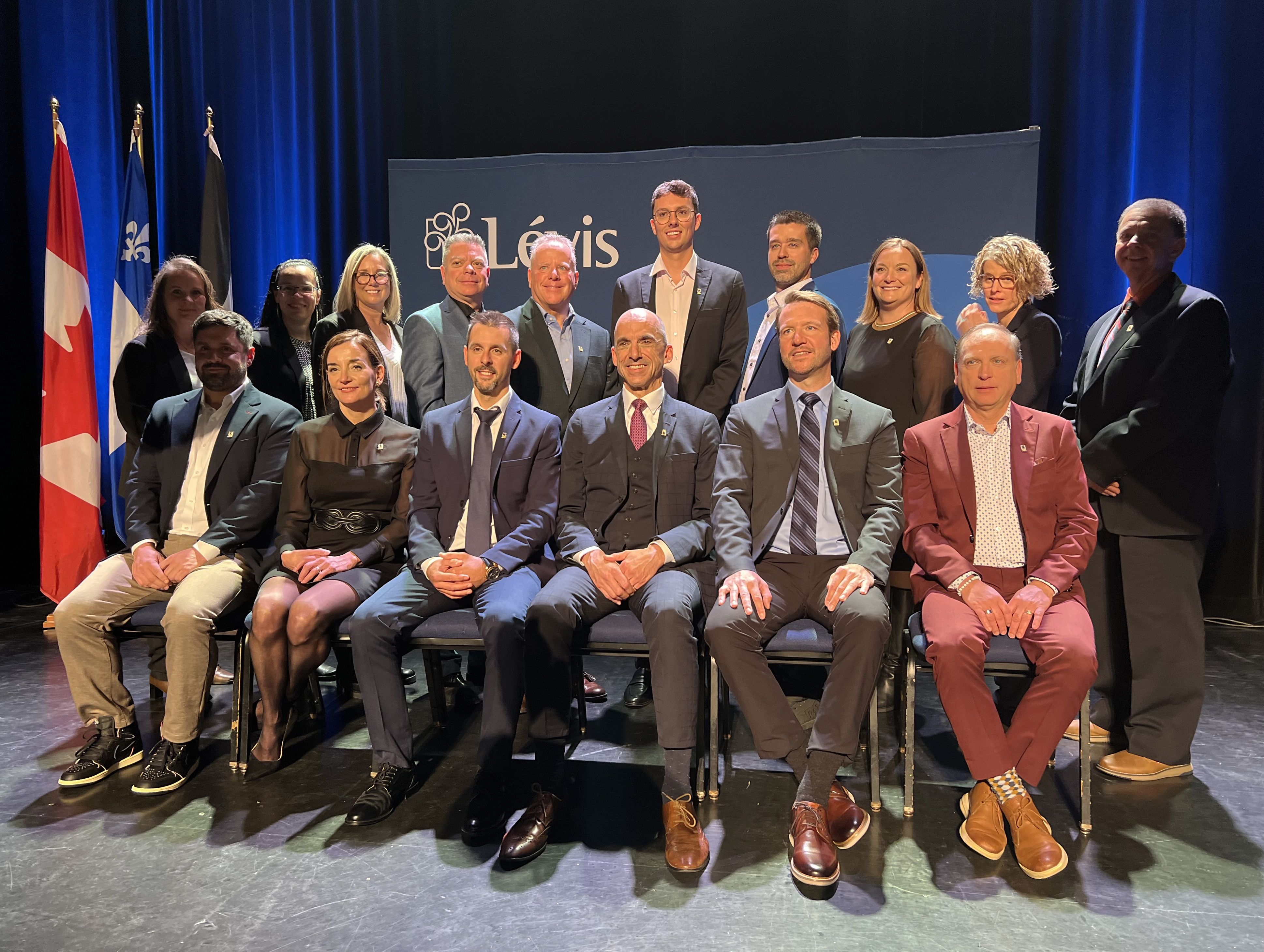 Le nouveau conseil municipal de Lévis assermenté 