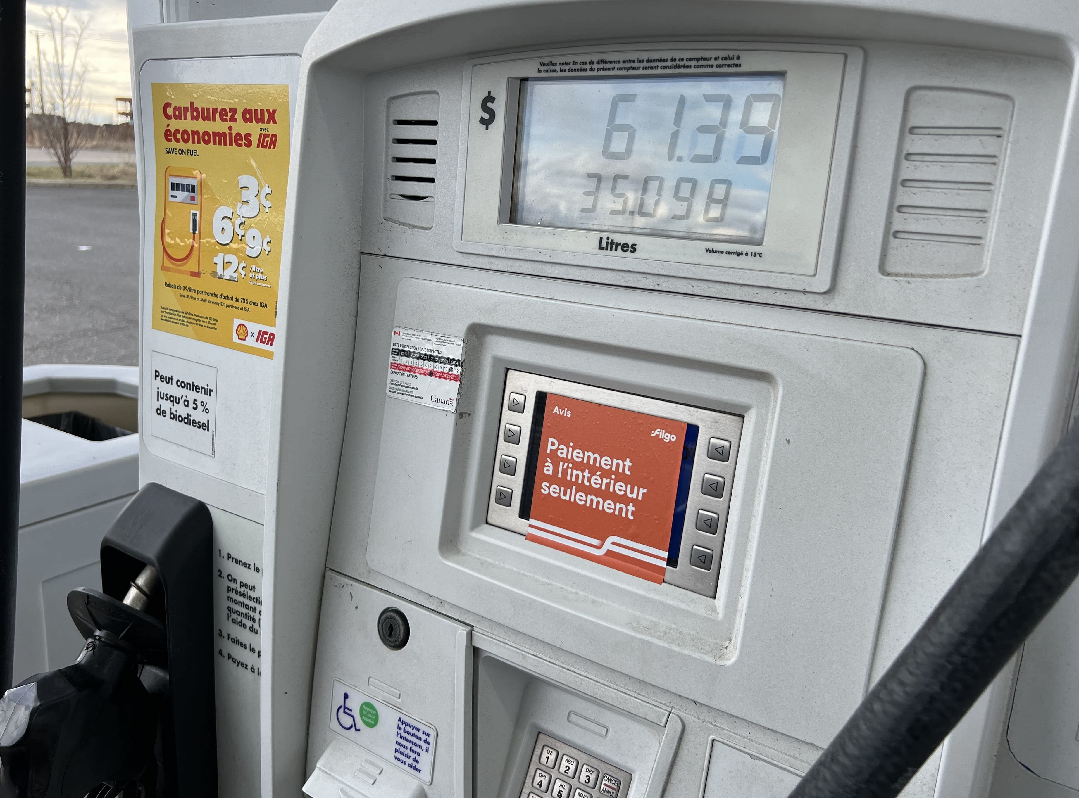 Ottawa suspend la taxe d’accise fédérale sur l’essence