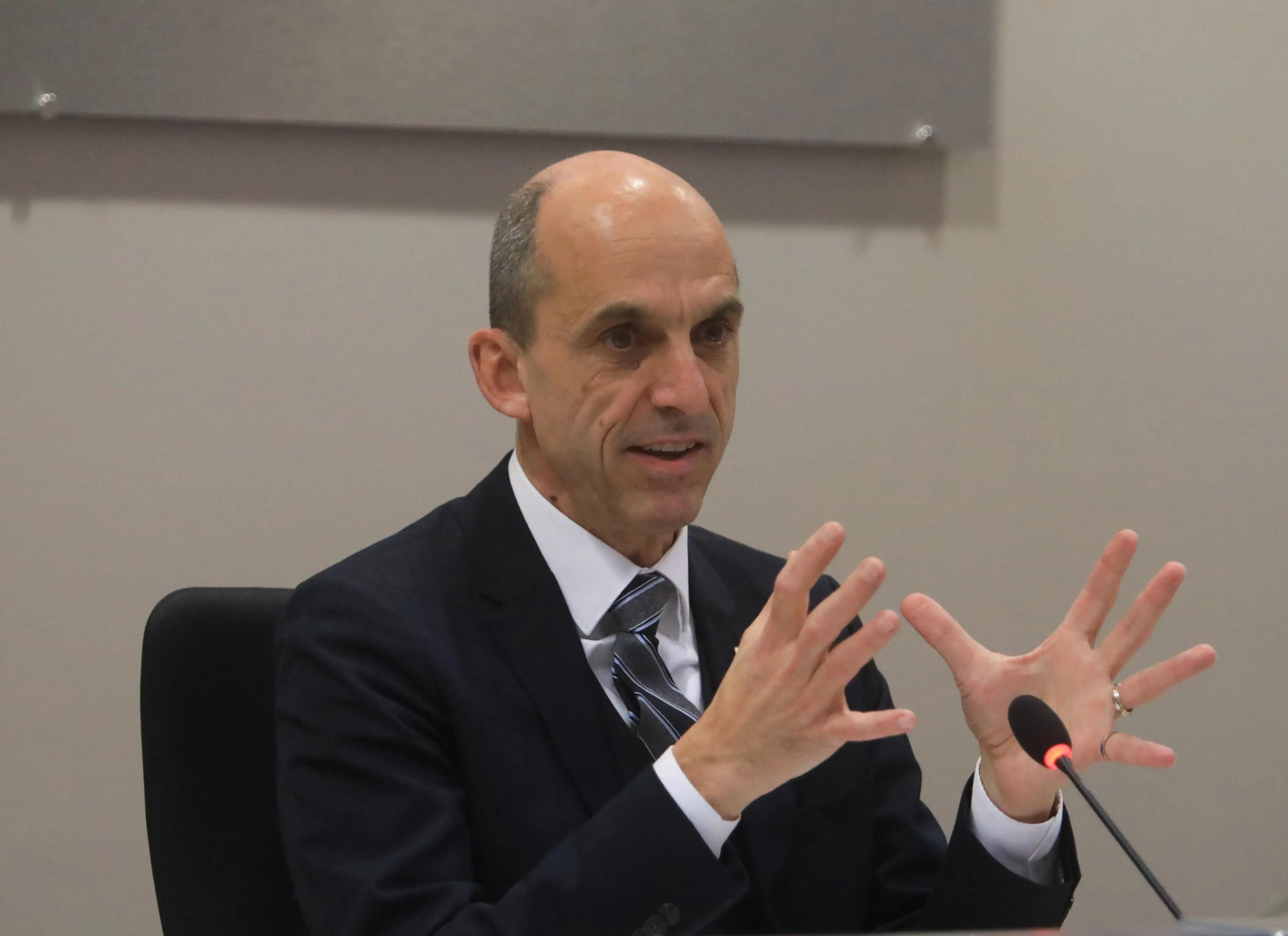 Augmenter les taxes sur l’immatriculation, «pas dans les cartons» pour Blaney