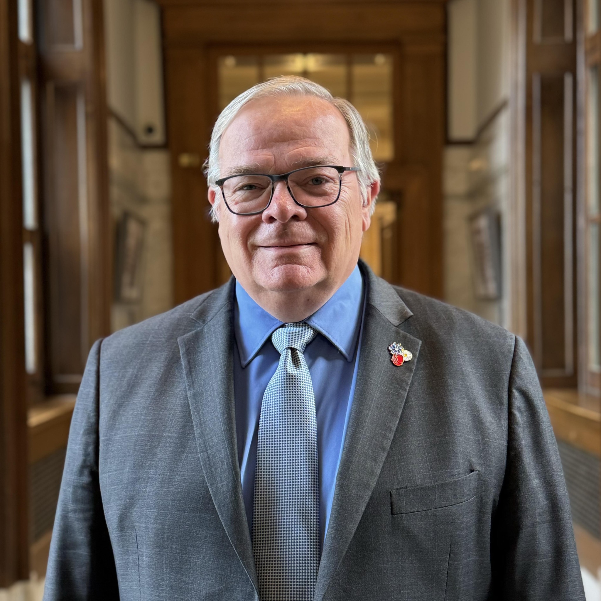 Le député Luc Provençal annonce son départ de la politique