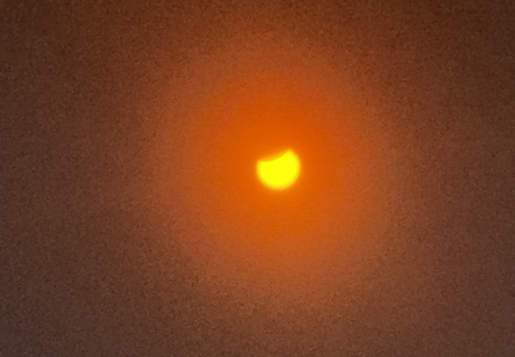 Des nuages gâchent l’éclipse solaire à Lévis