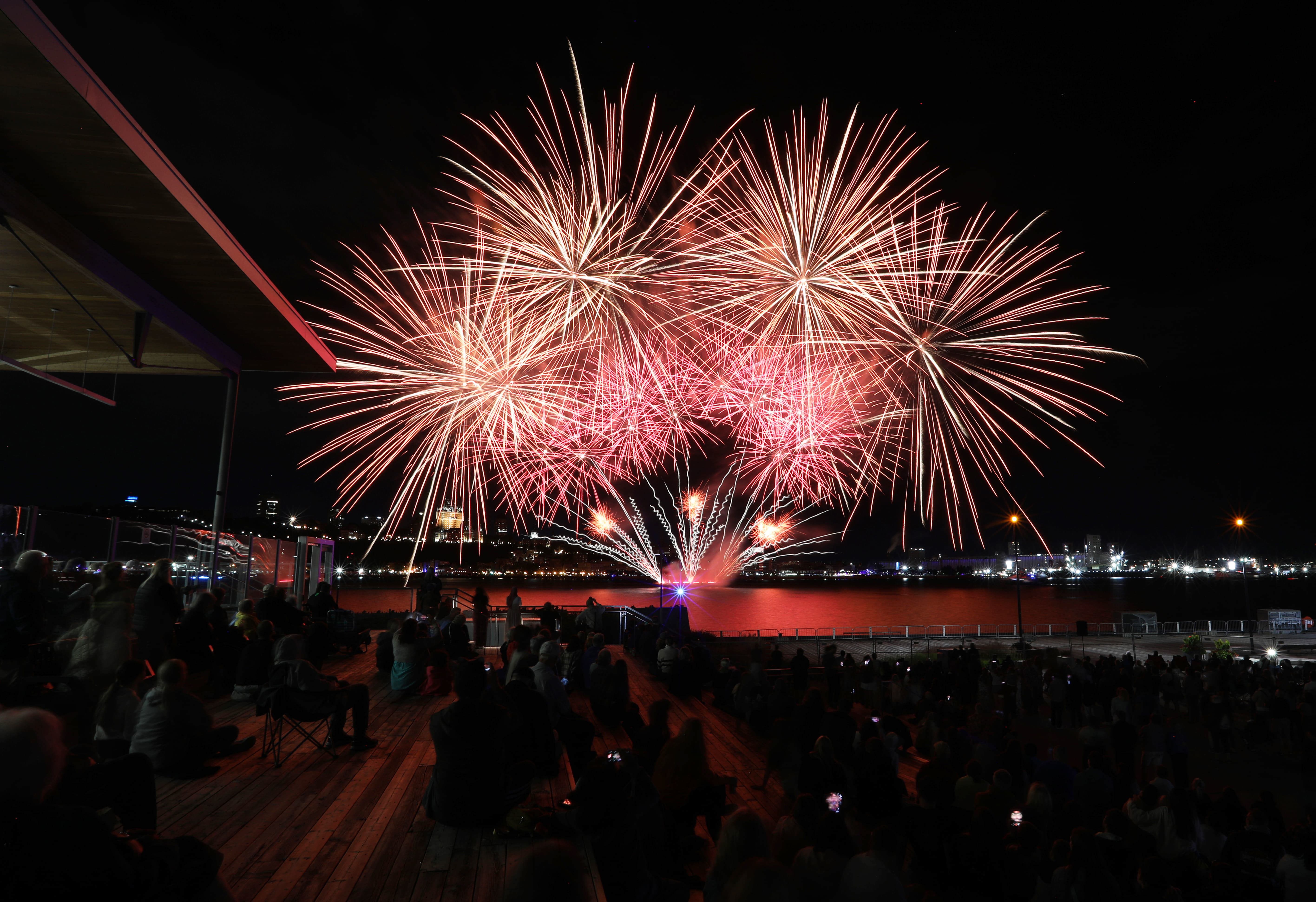 Une autre soirée des GFLQ illumine le ciel de Lévis