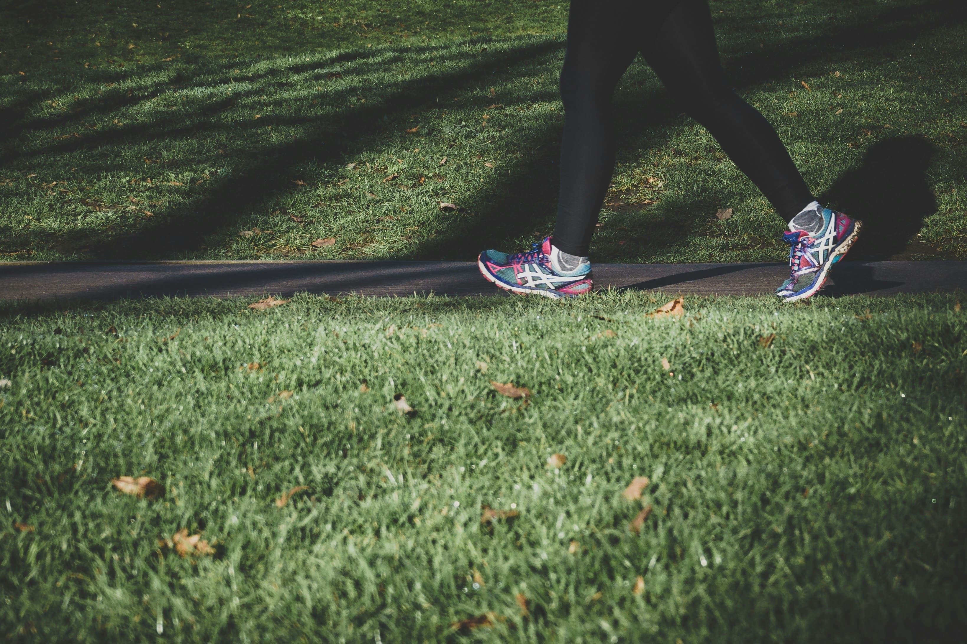 Marcher à reculons, bon pour la santé?